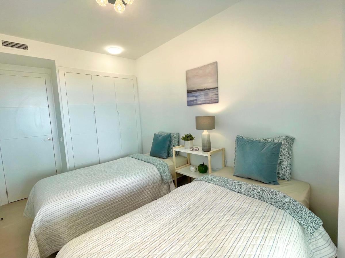 Luxury 3 Bedroom Apartment 300M From The Beach 丰希罗拉 外观 照片