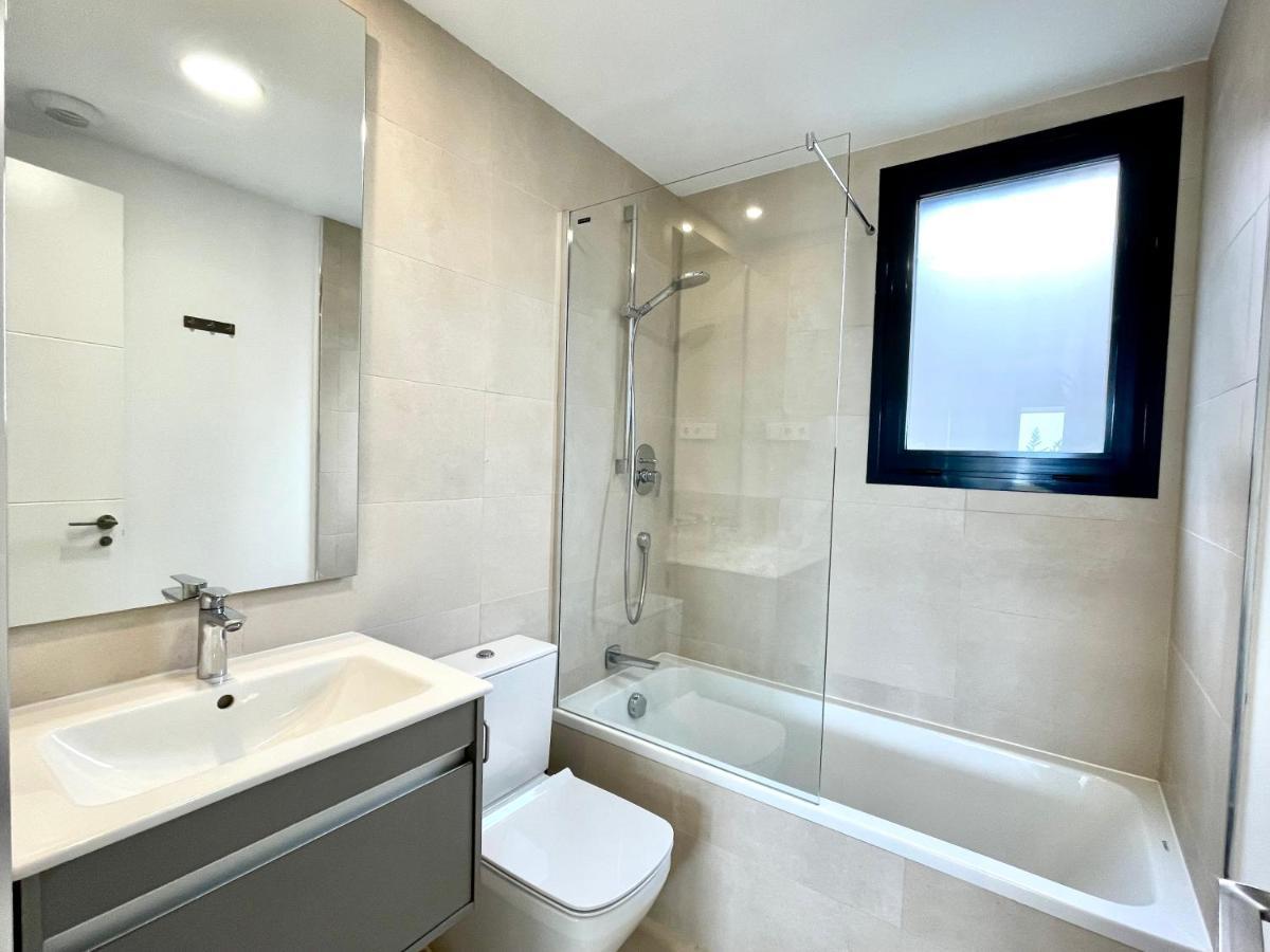 Luxury 3 Bedroom Apartment 300M From The Beach 丰希罗拉 外观 照片